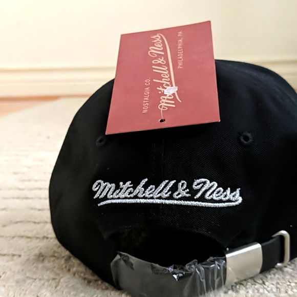 Mitchell & Ness Limited Edition "We The North" Cap - Picture 3 of 8